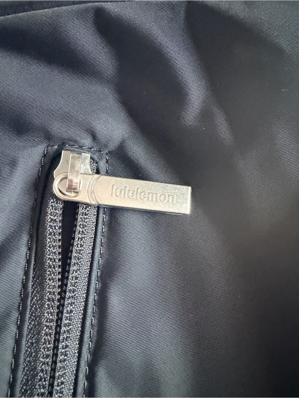 LULULEMON ATHLETICA City Essentials Black Shoulder Hobo Bag 4L NWOT - Picture 5 of 7